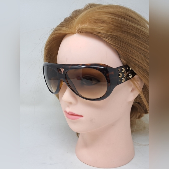 Gucci Tortoiseshell Sunglasses with Gold Accents - Picture 2 of 16